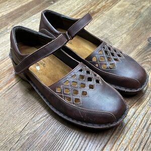 Naot Women’s Bramble Brown Leather Cutouts Mary Jane Flat Shoes Sz 40 ~ 9-9.5US